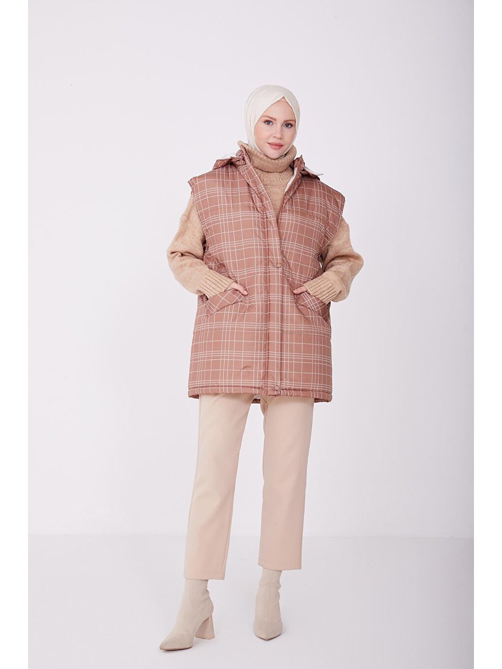 Kahverengi Baskılı Ve Kapitoneli Yelek 22K4001 Toprak-1