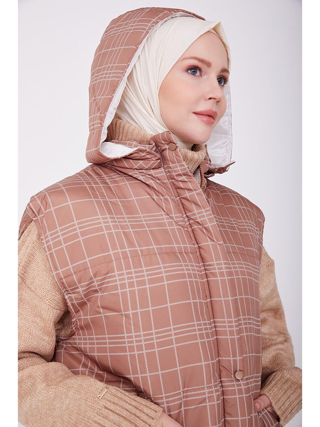 Kahverengi Baskılı Ve Kapitoneli Yelek 22K4001 Toprak-2