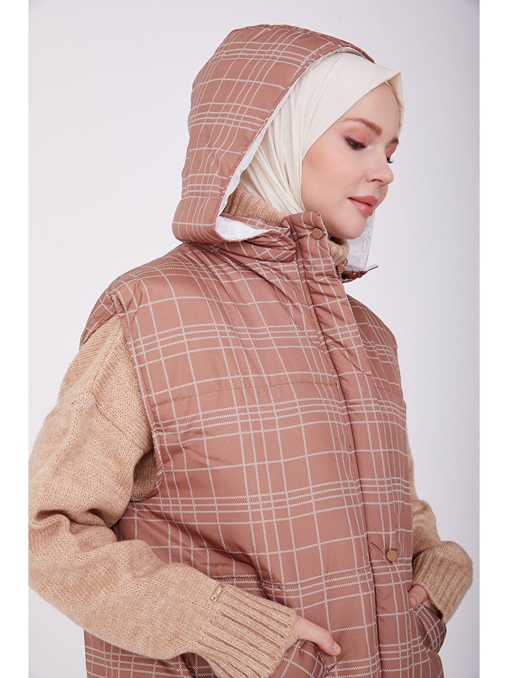 Kahverengi Baskılı Ve Kapitoneli Yelek 22K4001 Toprak-3