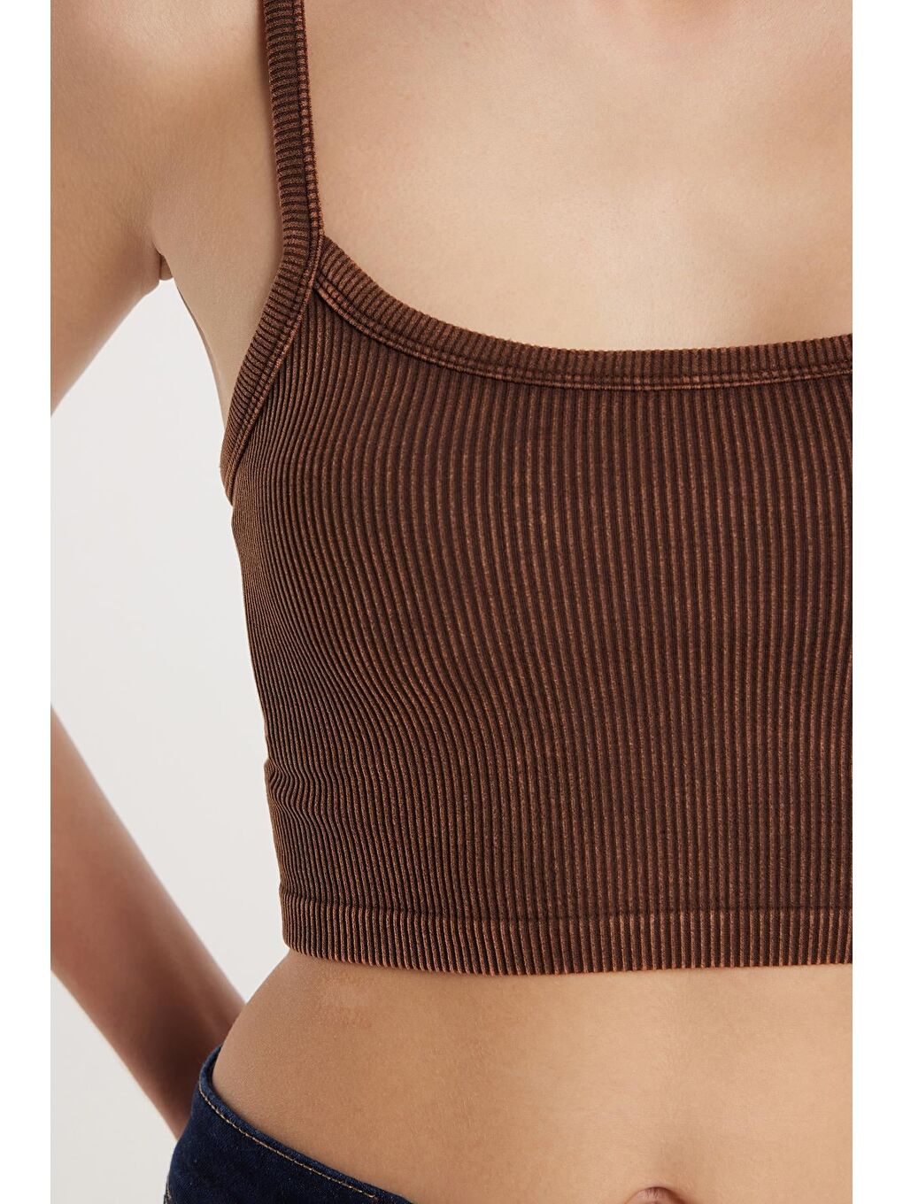 Kadın Slim Fit Kare Yaka Düz Basic Kahverengi Crop Atlet-1