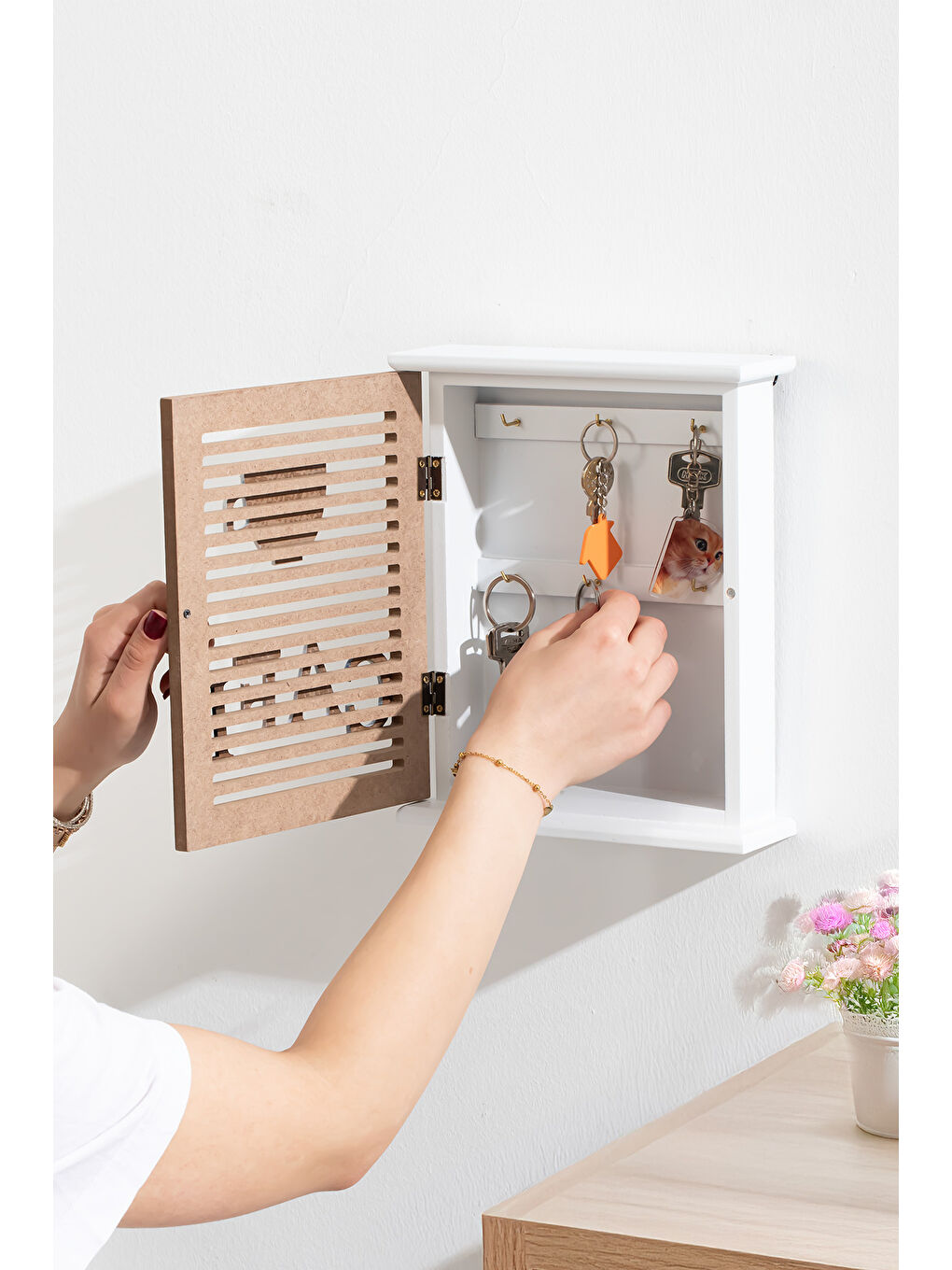 Kahverengi 2067 Duvara Montajlı Dekoratif Anahtarlık Dolabı - Duvar Askılı Anahtar Saklama Kabini-1