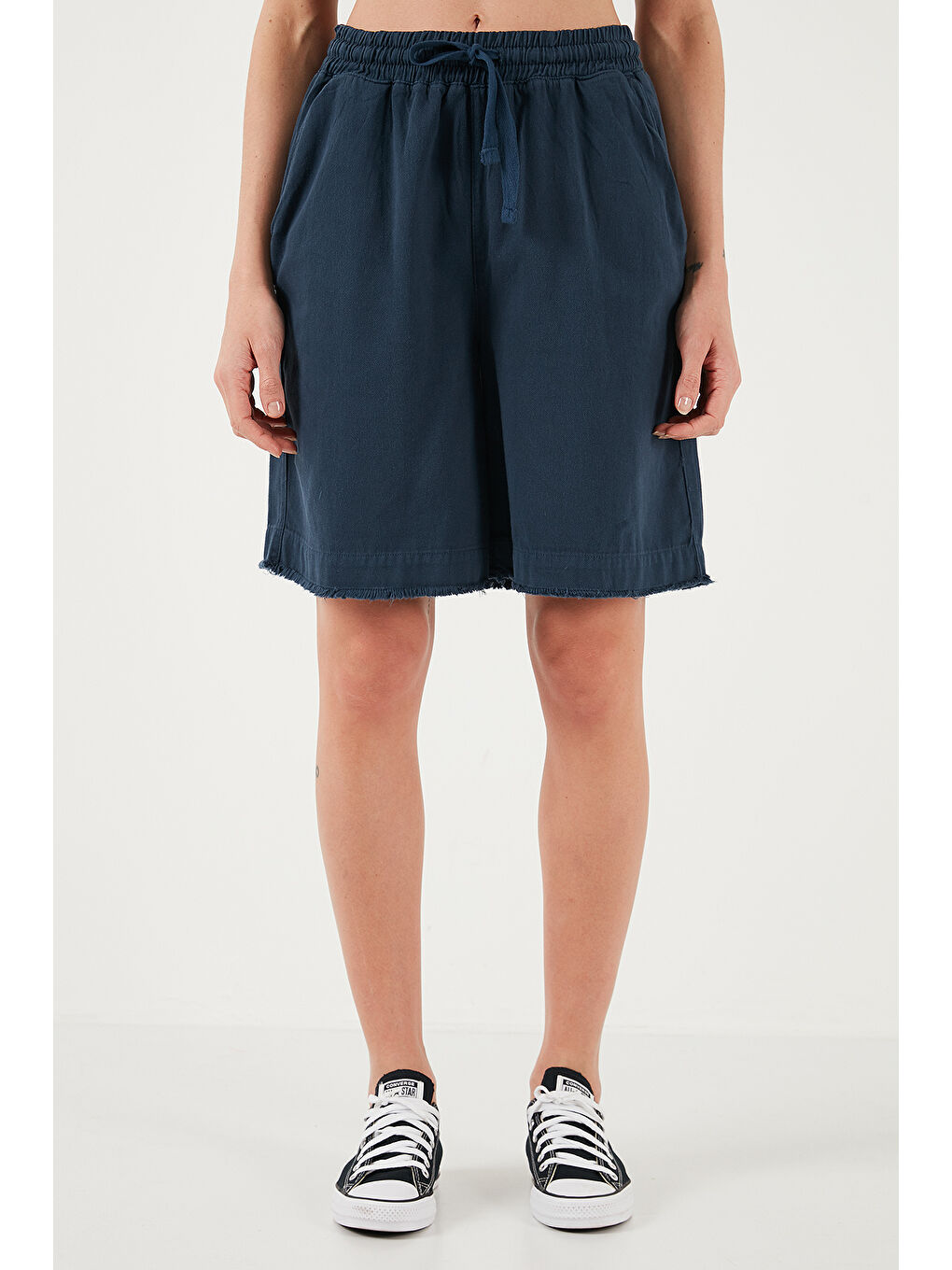 Lacivert Pamuklu Standart Fit Normal Bel Bağlamalı Cepli Şort 668Yp5326-2