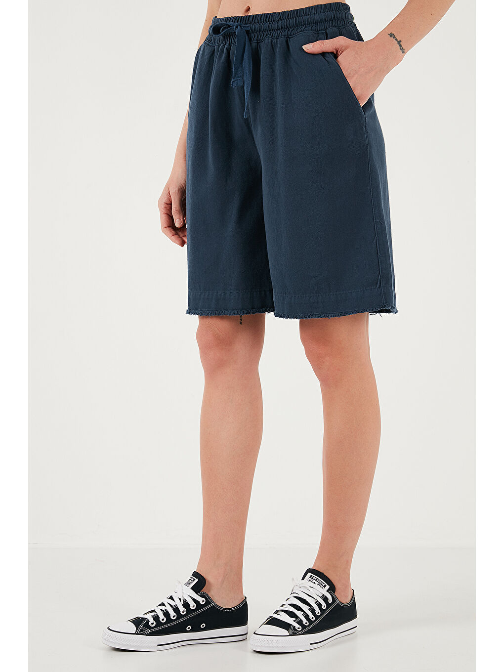 Lacivert Pamuklu Standart Fit Normal Bel Bağlamalı Cepli Şort 668Yp5326-3