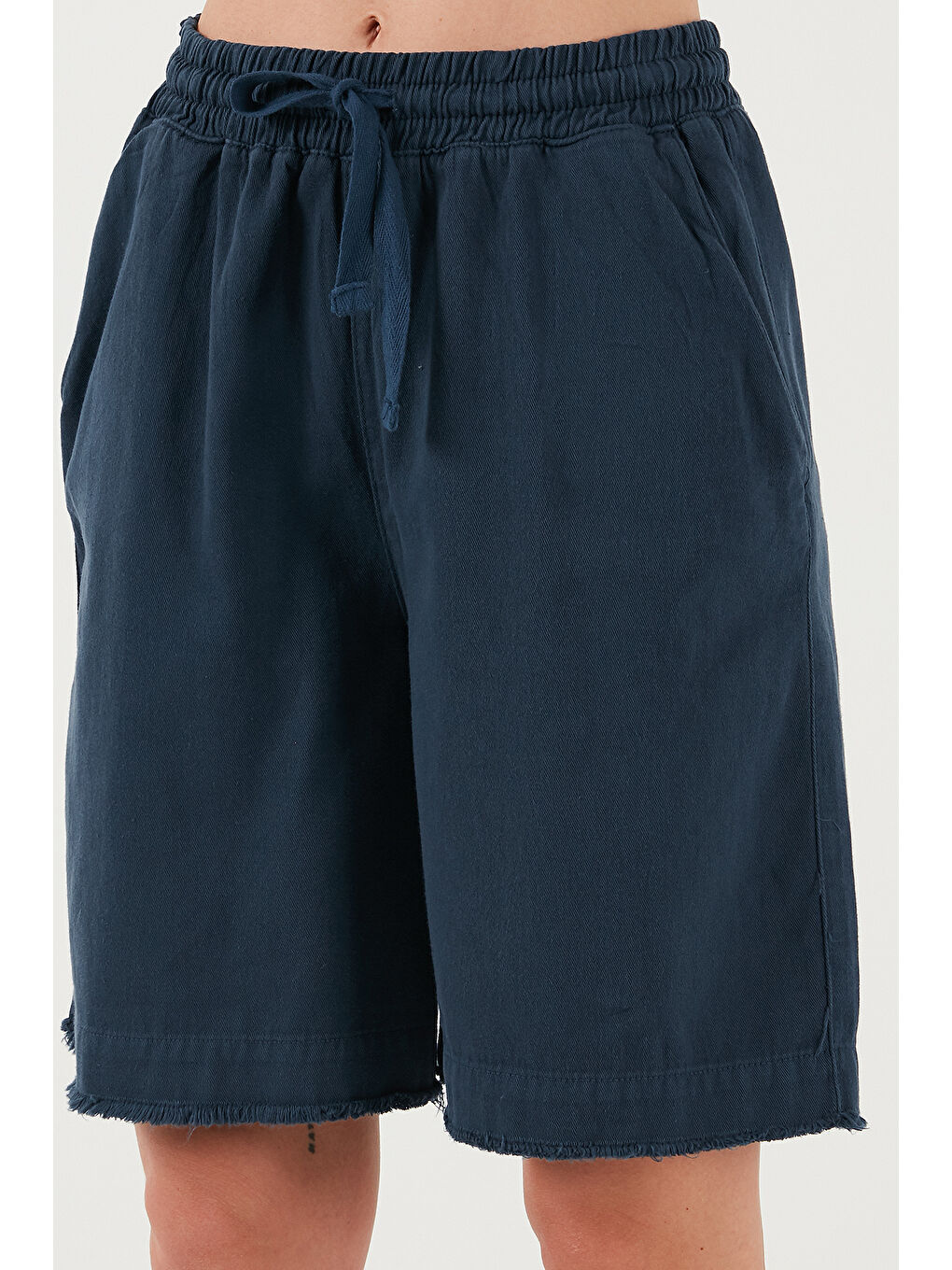 Lacivert Pamuklu Standart Fit Normal Bel Bağlamalı Cepli Şort 668Yp5326-4