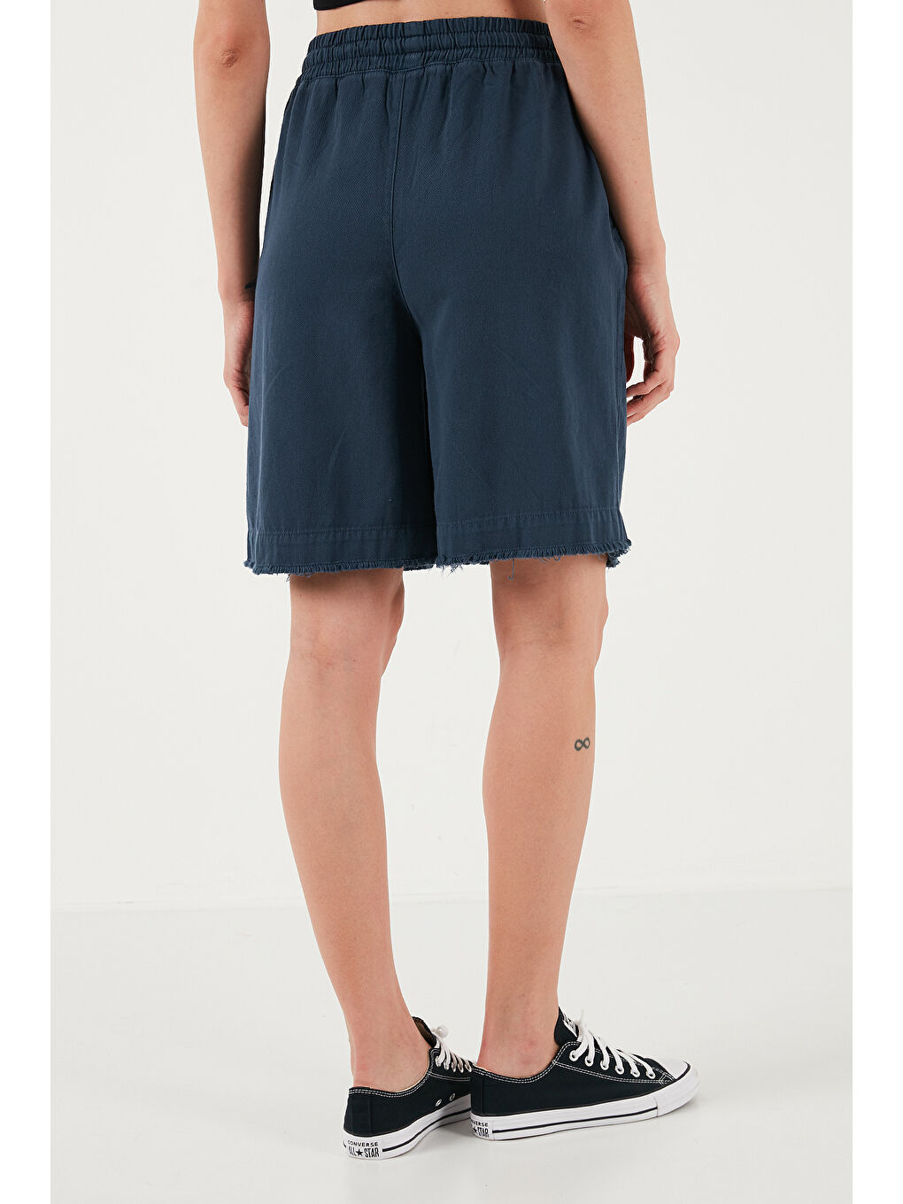 Lacivert Pamuklu Standart Fit Normal Bel Bağlamalı Cepli Şort 668Yp5326-5