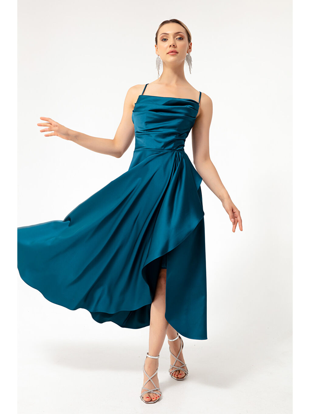 Kadın Petrol Volanlı Yırtmaçlı Saten Midi Boy Abiye & Mezuniyet Elbisesi