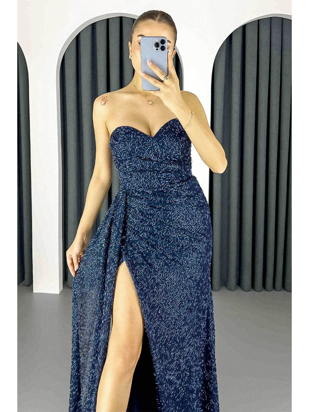 Kadın Lacivert Straplez Boncuk İşlemeli Yırtmaçlı Abiye-3