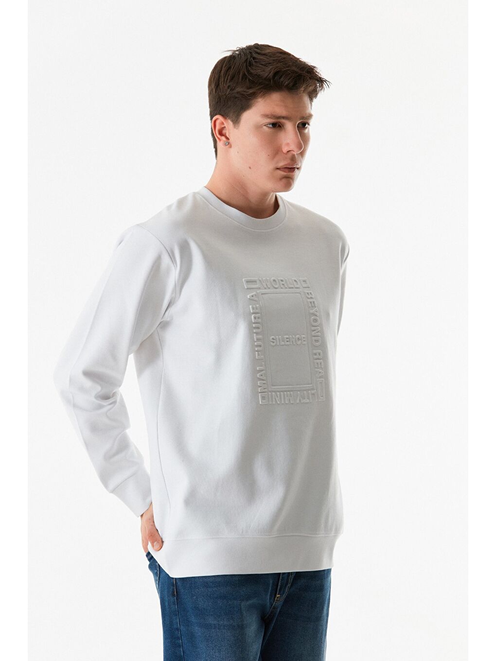 Fullamoda Beyaz Yazı Kabartmalı Bisiklet Yaka Sweatshirt