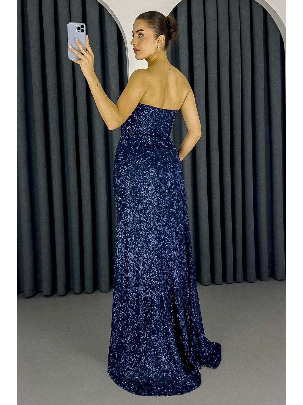 Kadın Lacivert Straplez Boncuk İşlemeli Yırtmaçlı Abiye-4