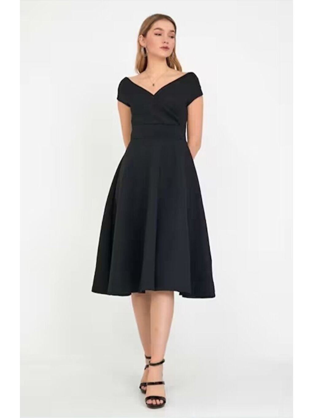 Siyah Kadın Kısa Kollu Kruvaze Yaka Eteği Volanlı Krep Elbise-3