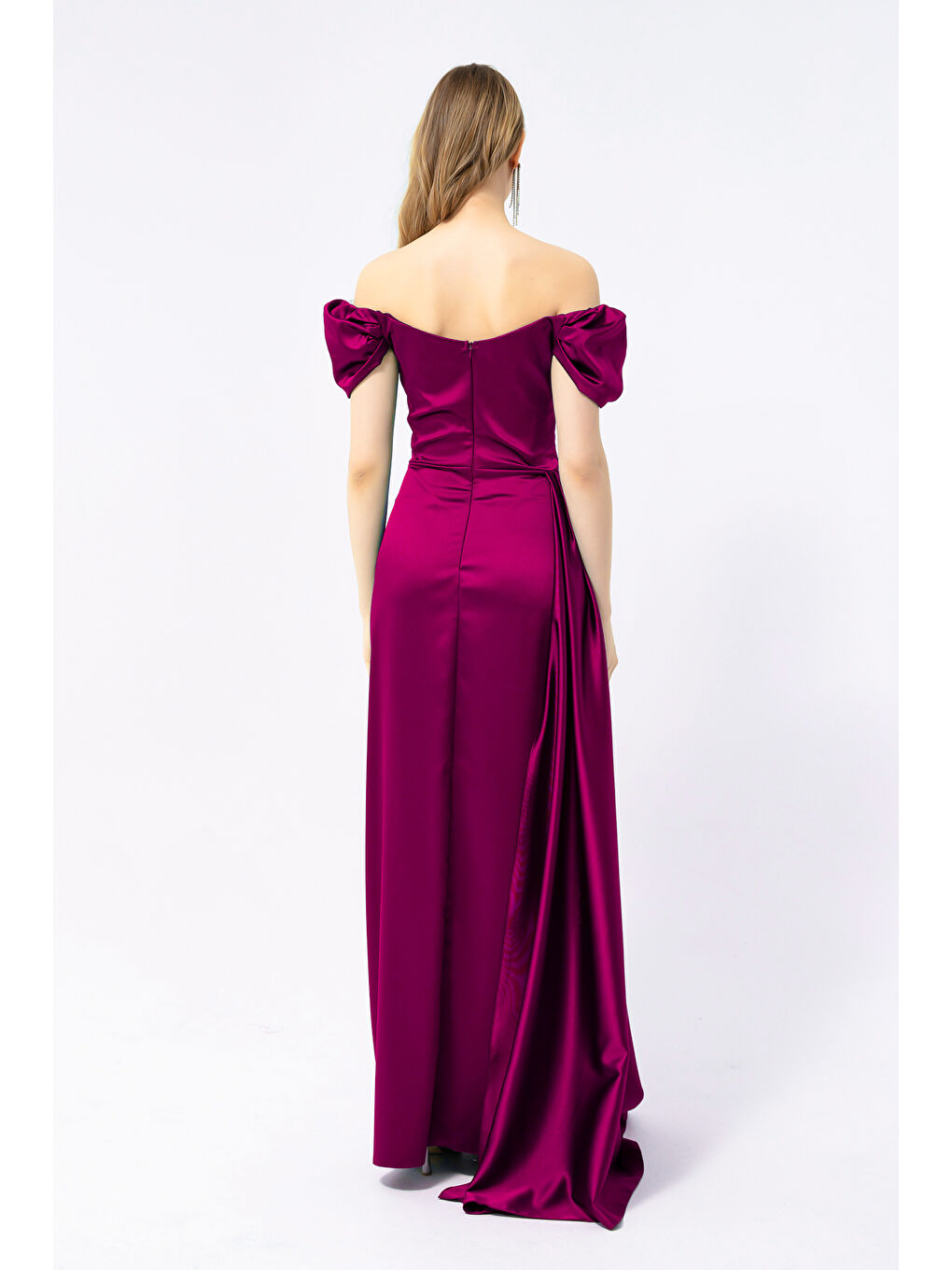 Kadın Mürdüm Kayık Yaka Kuyruklu Uzun Saten Abiye & Mezuniyet Elbisesi-4