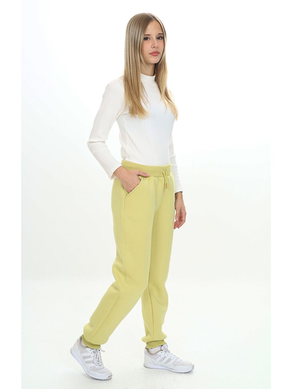 Yeşil Kız Çocuk Nakışlı Eşofman Alt