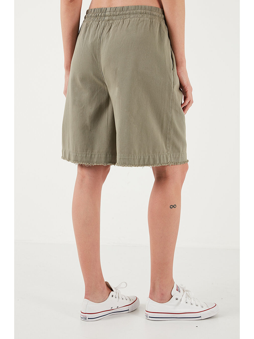 Haki Pamuklu Standart Fit Normal Bel Bağlamalı Cepli Şort 668Yp5326-5