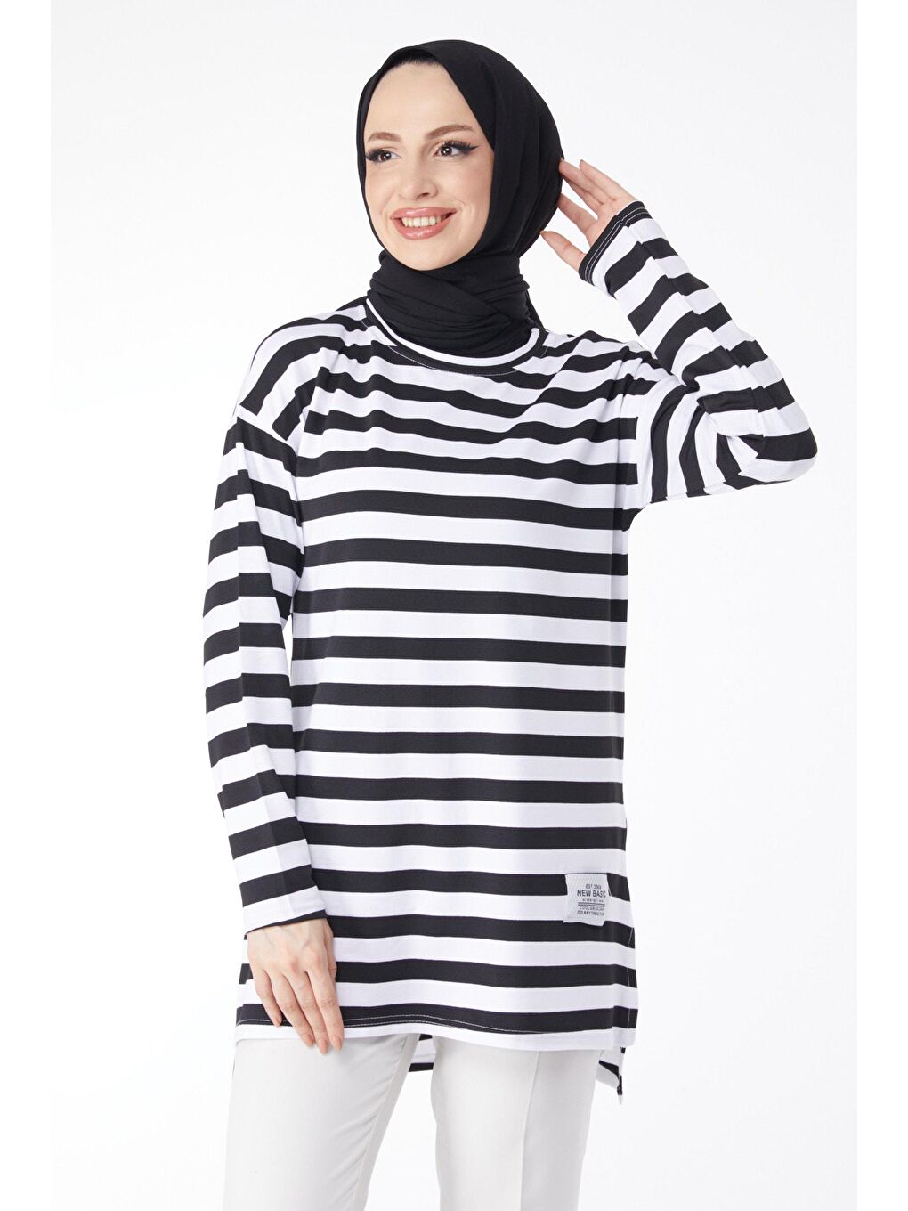 Bisiklet Yaka Kadın Siyah Çizgili Armalı Tunik - 24613