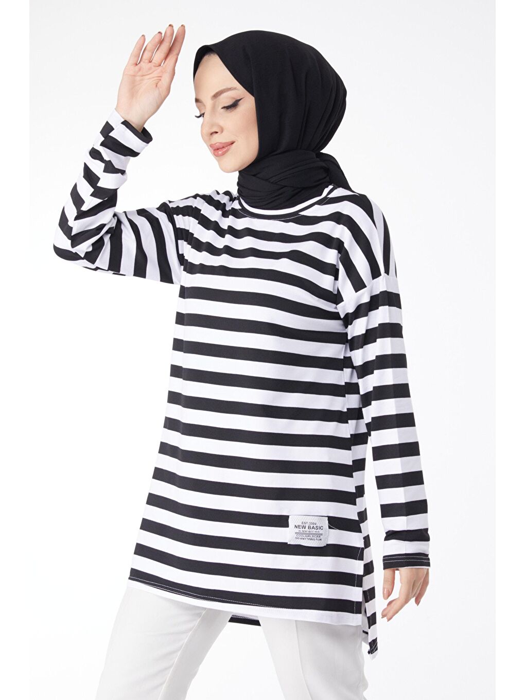 Bisiklet Yaka Kadın Siyah Çizgili Armalı Tunik - 24613-1
