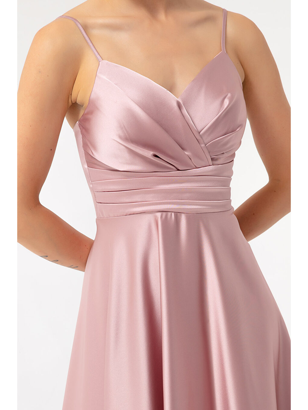 Pembe Kadın Pudra İp Askılı Bel Kemerli Saten Midi Abiye & Mezuniyet Elbisesi-3