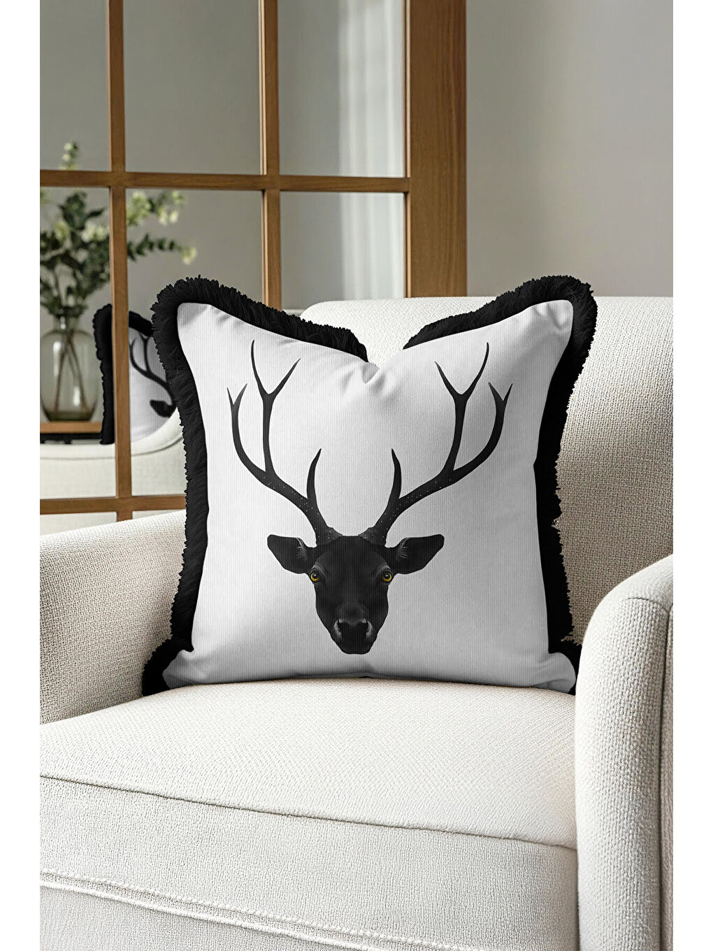 Karışık Siyah Geyik Başı Saçaklı Yastık Kılıfı - Avangart Doğa Modern Siyah Beyaz Püsküllü Kırlent Kılıfı-1