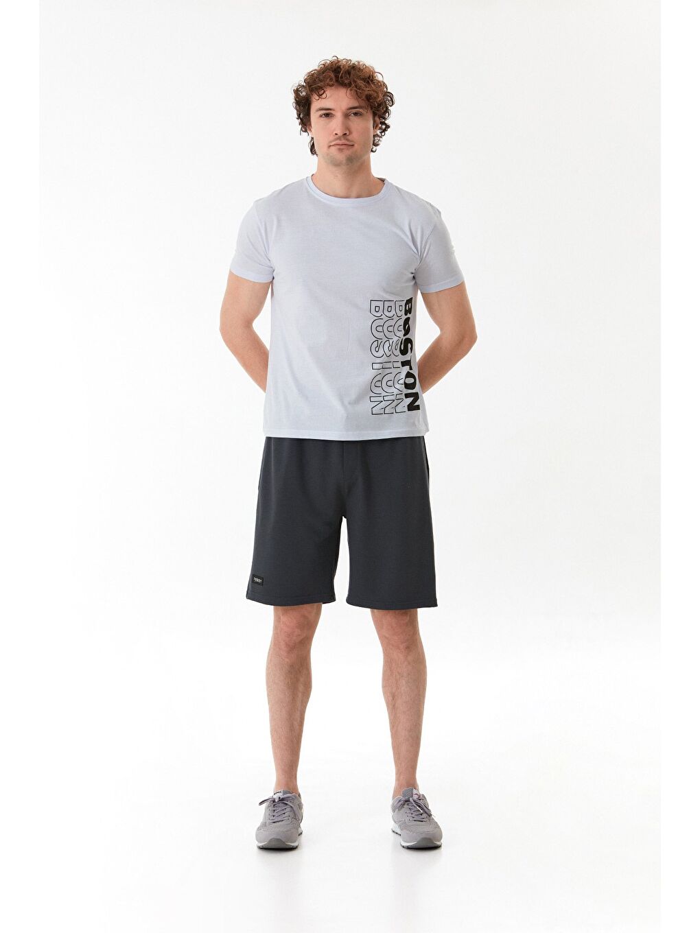 Beyaz Boston Yazı Baskılı Bisiklet Yaka %100 Pamuk Tişört-1