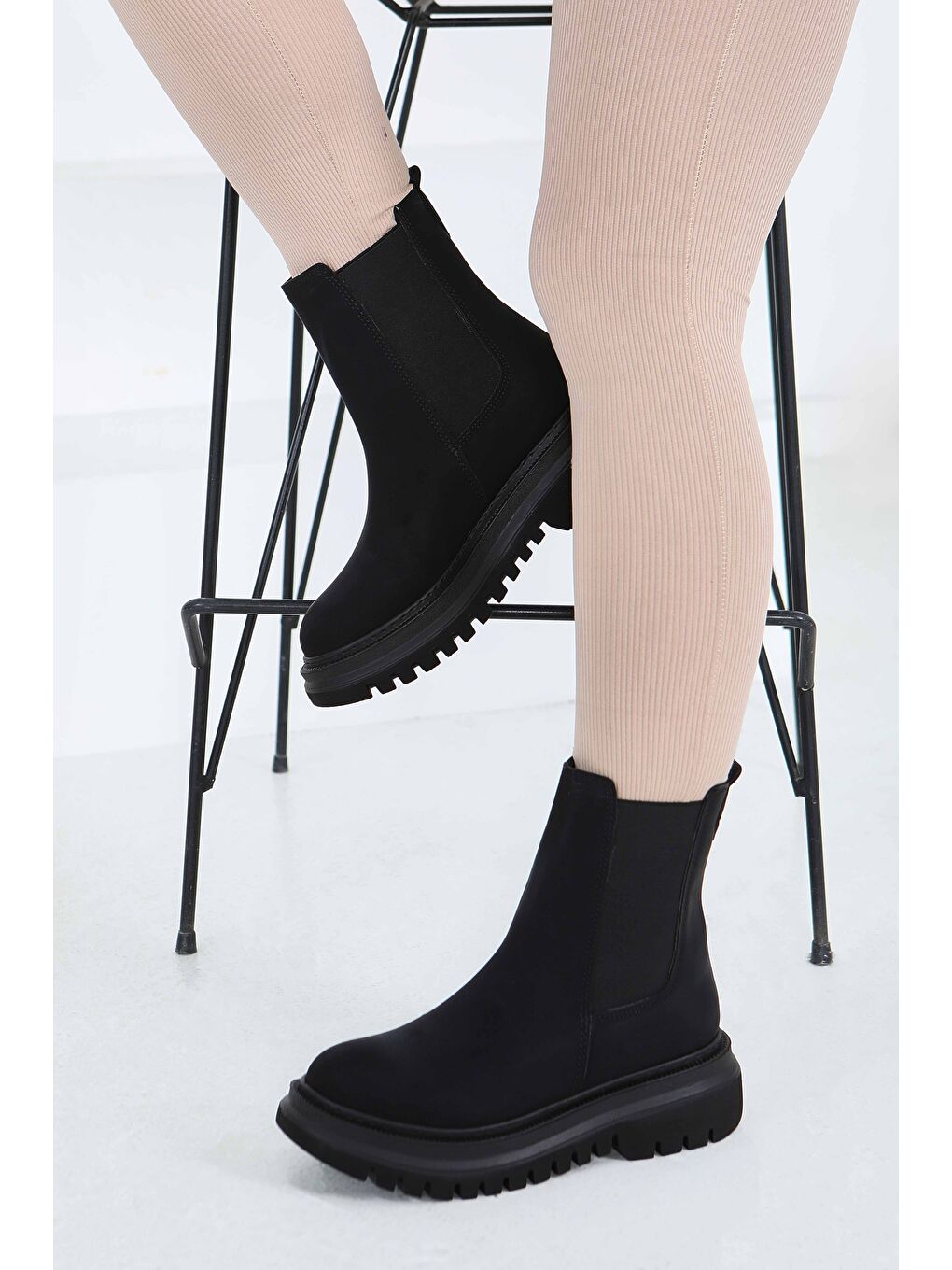 Kadın Siyah Yanları Lastikli Süet Bot - 27847-SIYAH-1