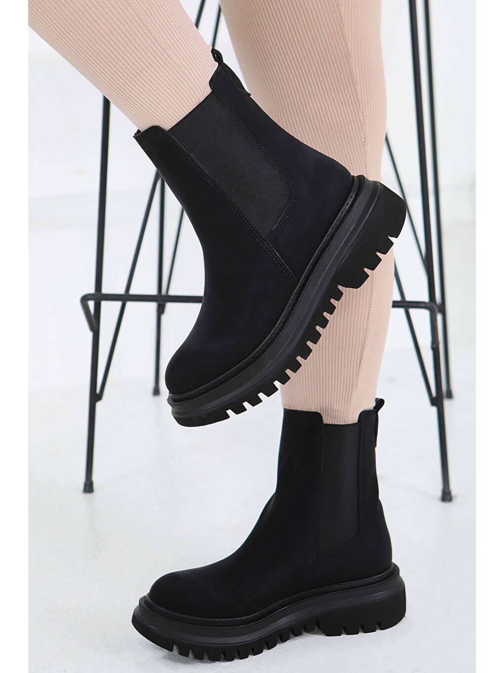 Kadın Siyah Yanları Lastikli Süet Bot - 27847-SIYAH-3