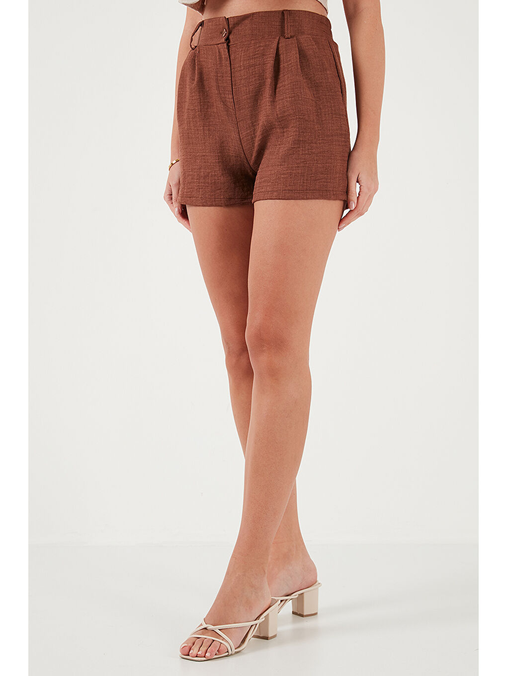 Kahverengi Kırçıllı Regular Fit Cepli Kısa Şort 5866201-2
