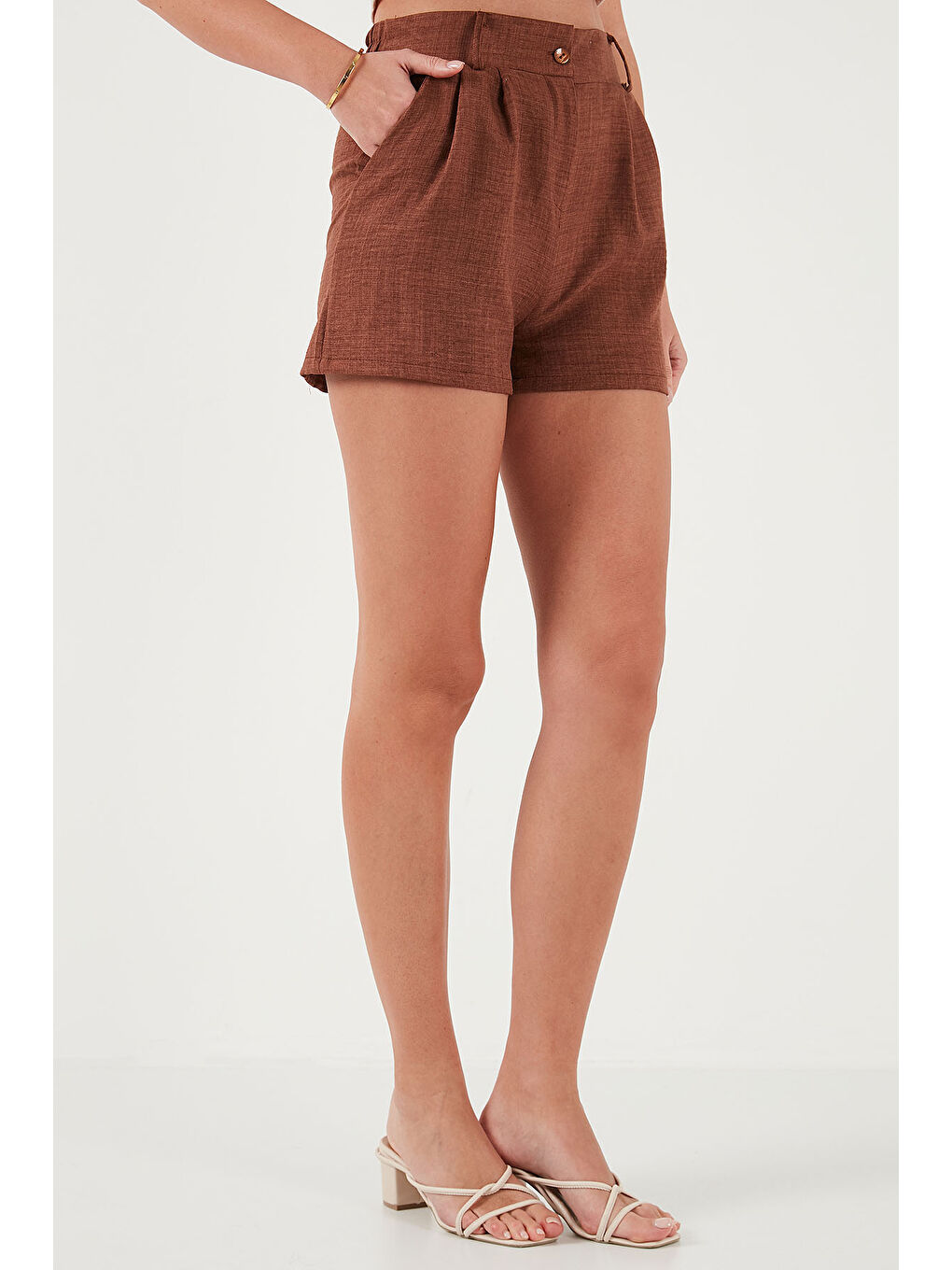 Kahverengi Kırçıllı Regular Fit Cepli Kısa Şort 5866201-5