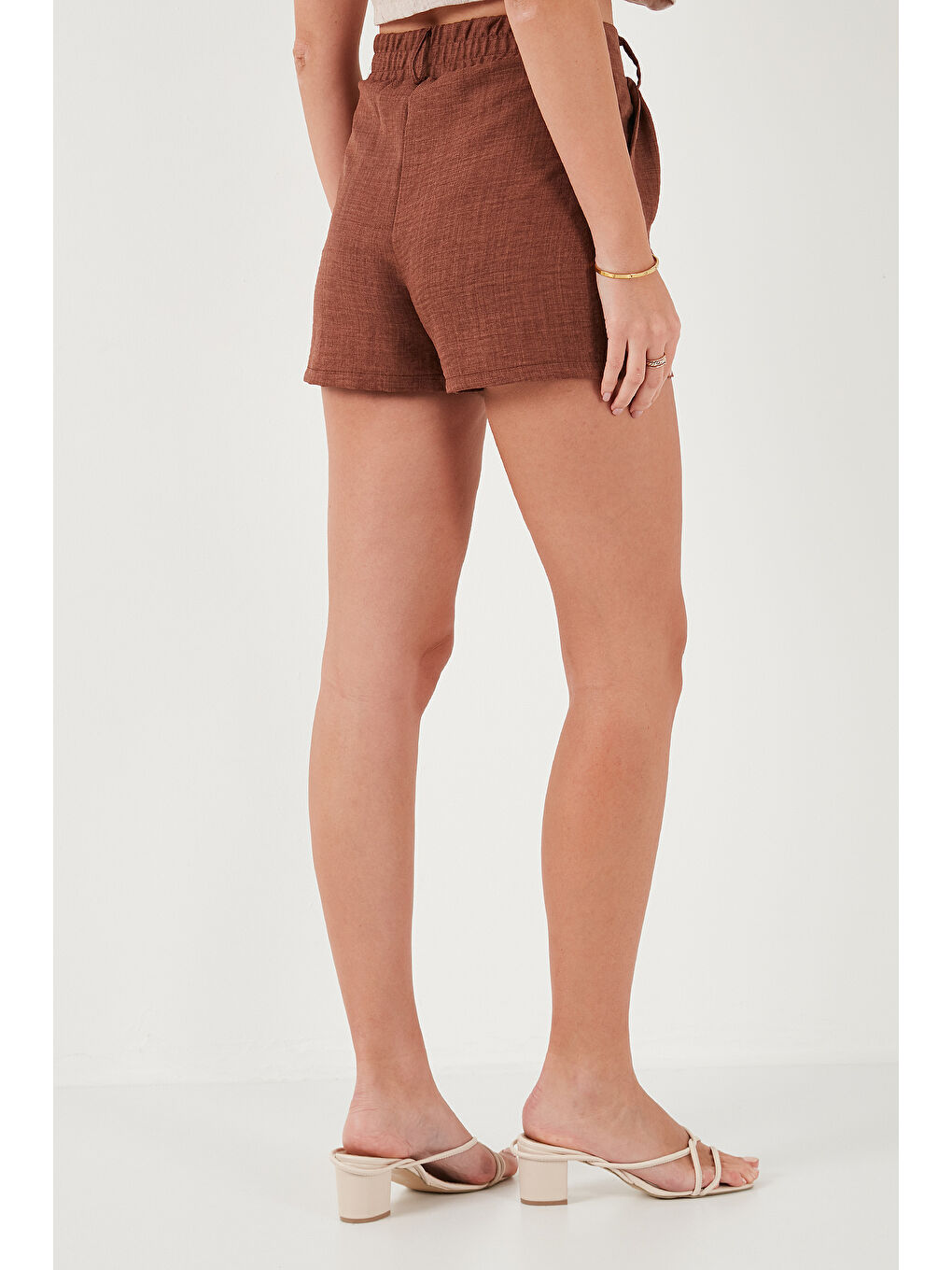 Kahverengi Kırçıllı Regular Fit Cepli Kısa Şort 5866201-6