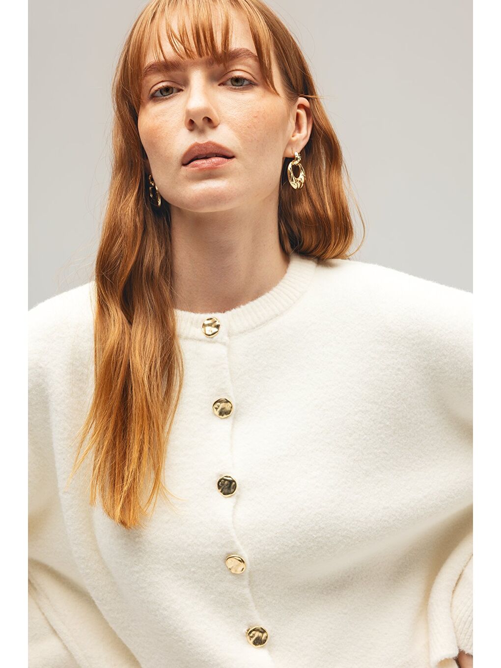 Ekru Kadın Altın Düğmeli Uzun Kollu Bisiklet Yaka Oversize Triko Hırka-1