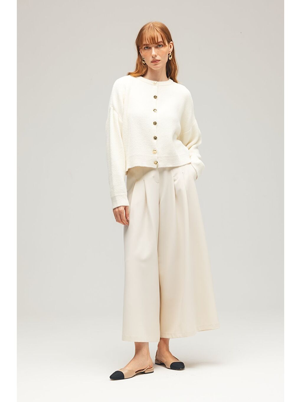 Ekru Kadın Altın Düğmeli Uzun Kollu Bisiklet Yaka Oversize Triko Hırka-3