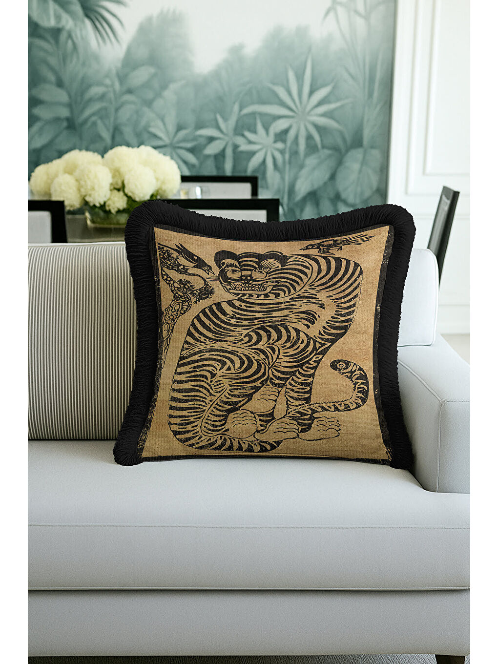 Karışık Egzotik Kaplan Motifli Saçaklı Yastık Kılıfı - Asya Bohem Siyah Altın Renkli Püsküllü Kırlent Kılıfı-1