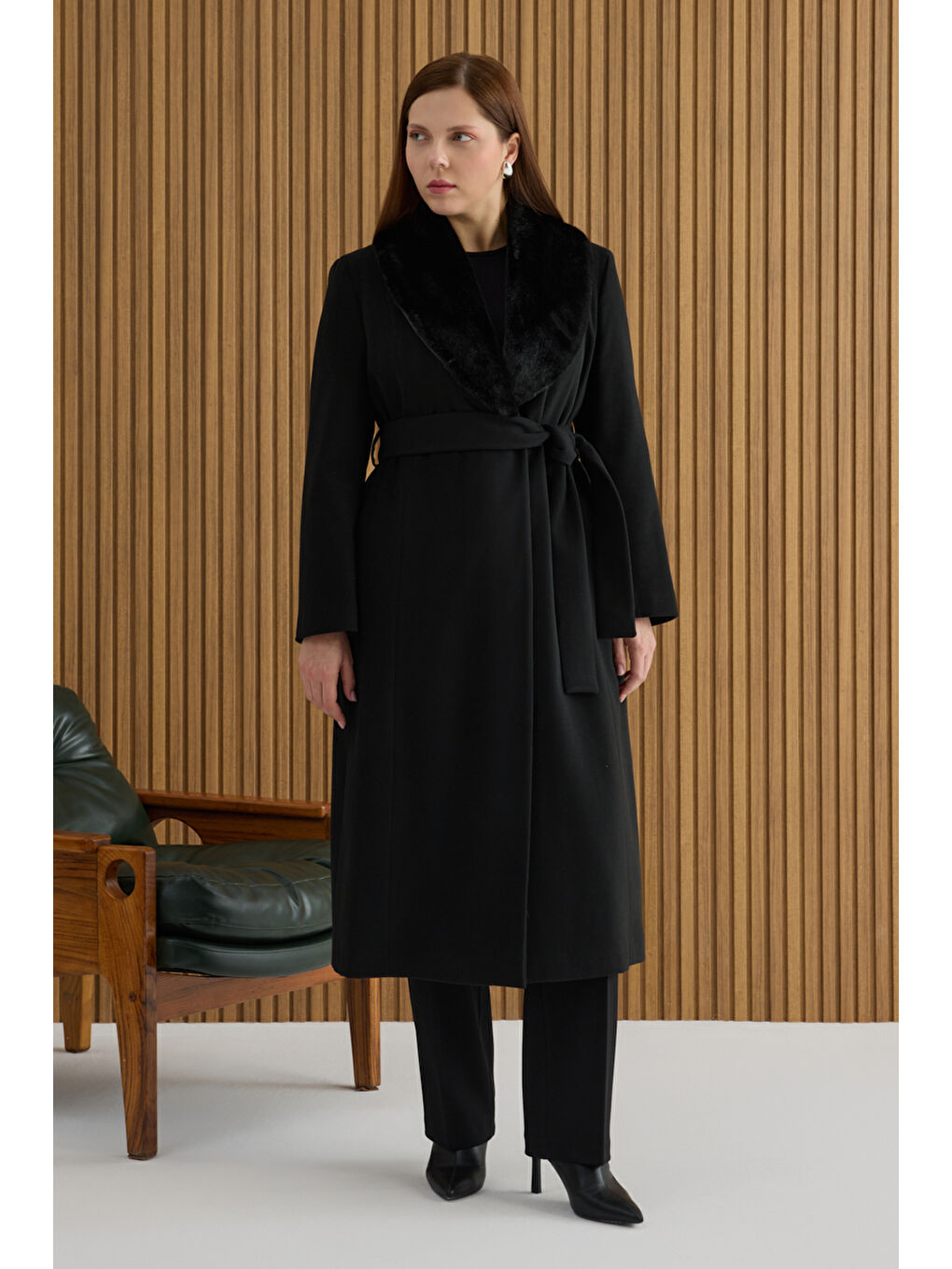 Siyah Seyyar Kürk Yakalı Manto-1