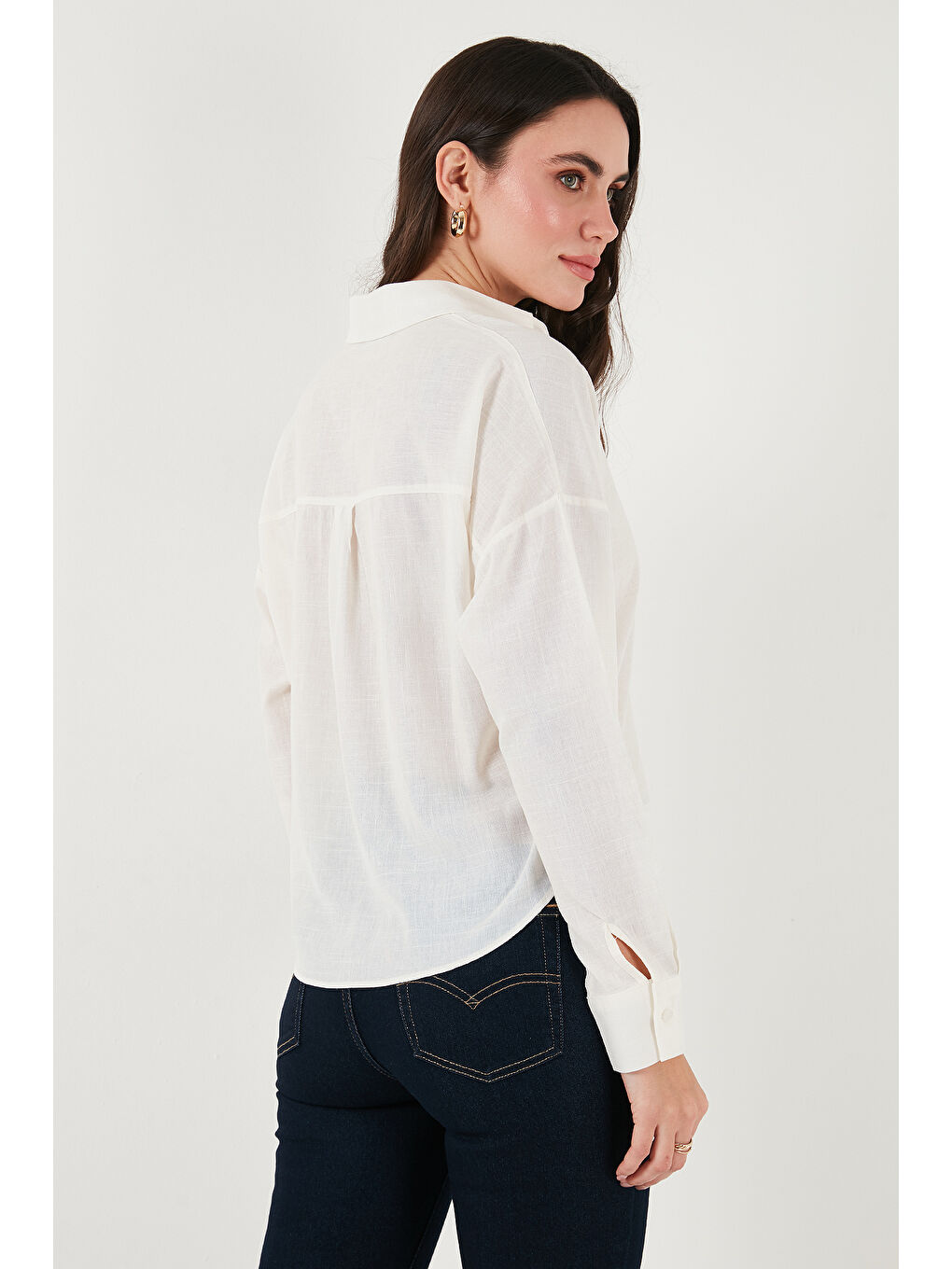 Ekru Pamuk Ve Keten Karışımlı Regular Fit Önü Kısa Arkası Uzun Kadın Gömlek 6772867-6