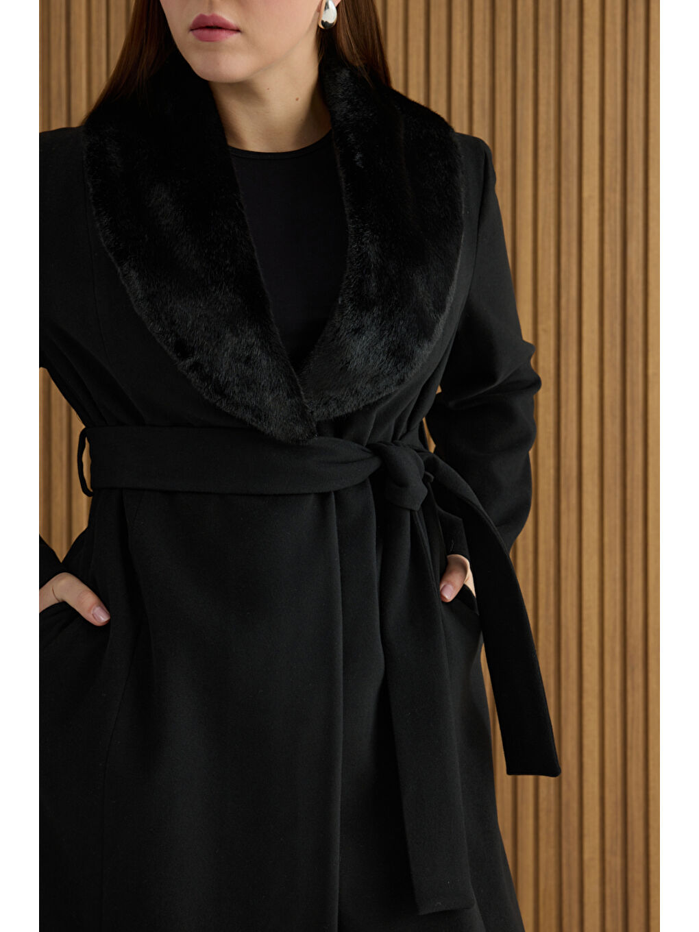 Siyah Seyyar Kürk Yakalı Manto-3