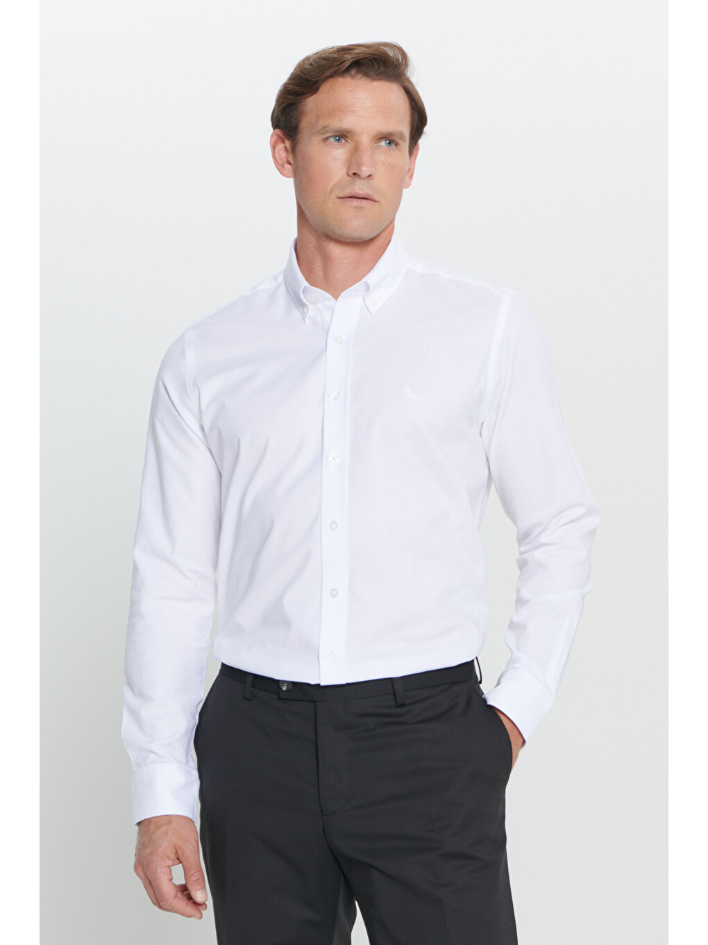 Erkek Beyaz Slim Fit Dar Kesim %100 Pamuk Düğmeli Yaka Oxford Gömlek