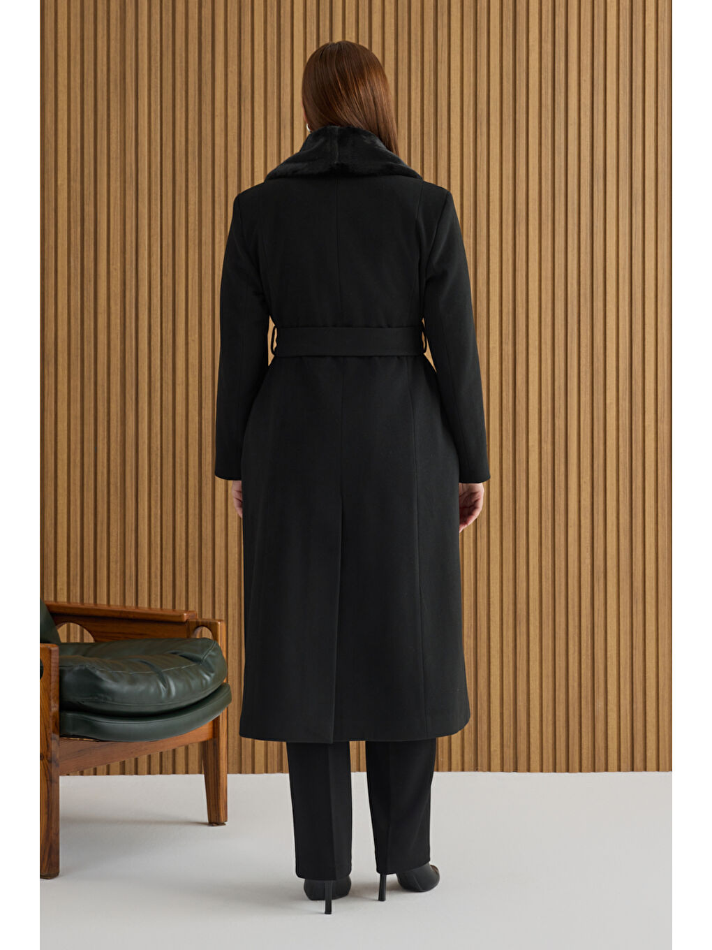 Siyah Seyyar Kürk Yakalı Manto-4