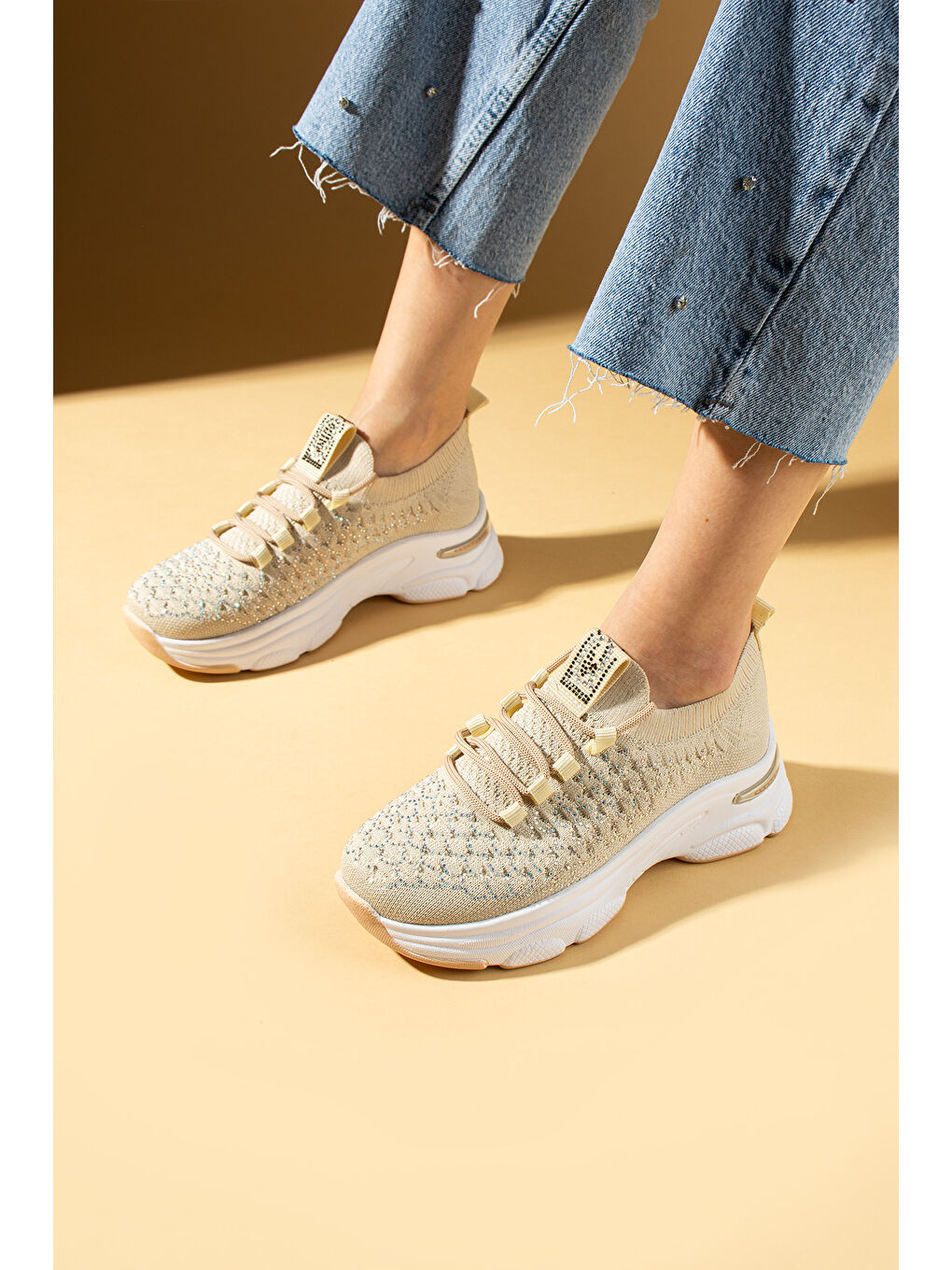 Bej Parlak Taş Detaylı Bağcıklı Triko Rahat Taban Kadın Sneakers 36-872-25