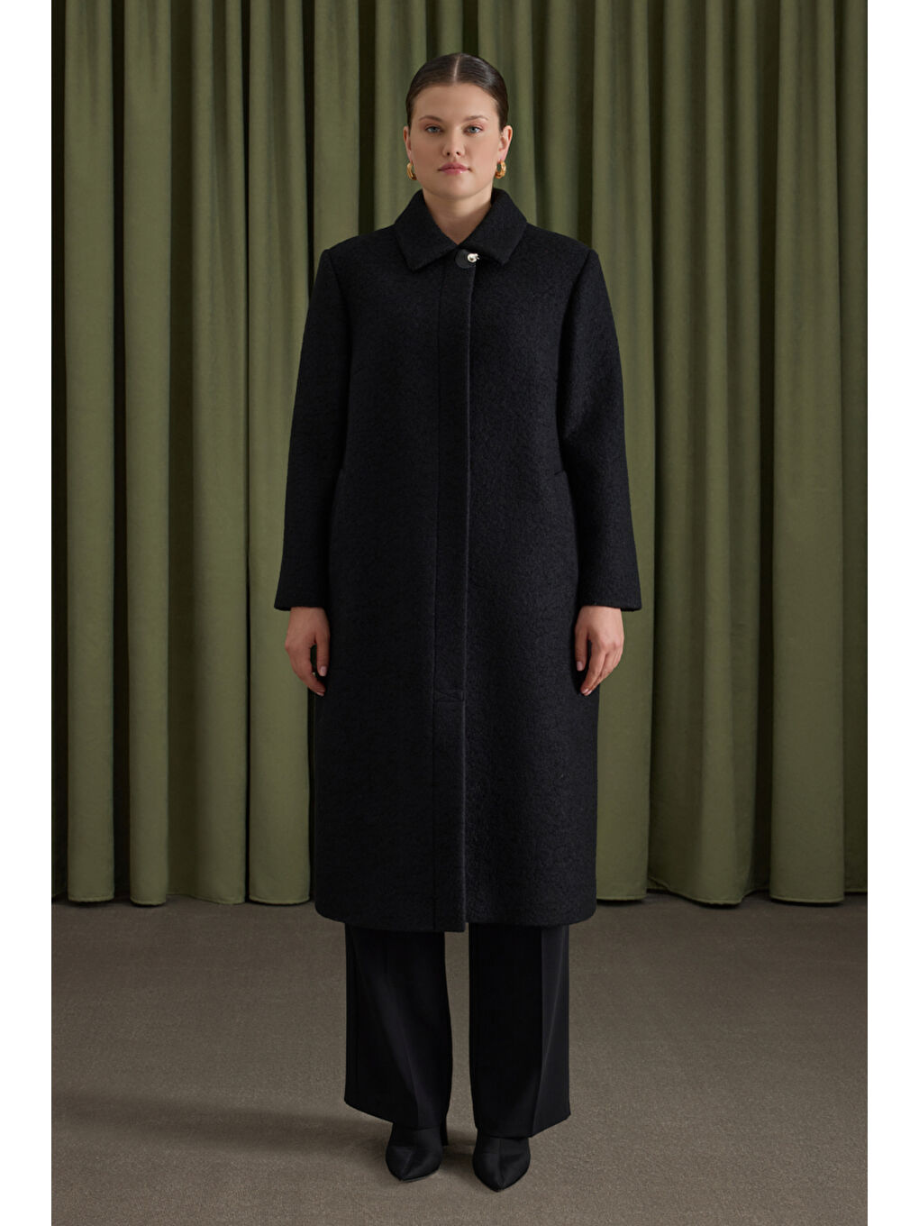 Siyah Seyyar Şal Detaylı Yün Kaban-1