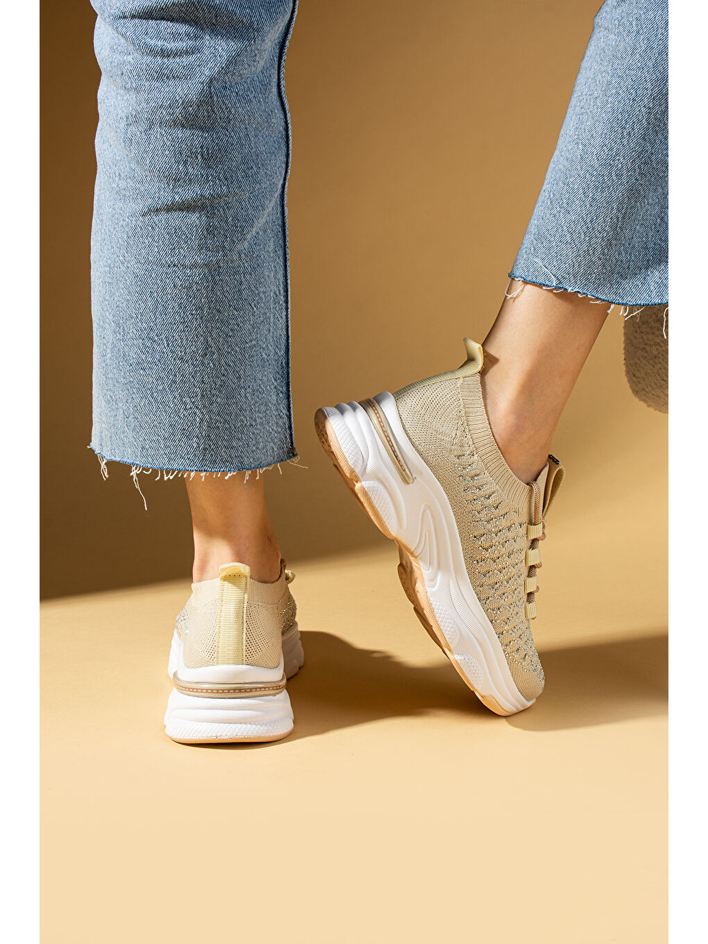 Bej Parlak Taş Detaylı Bağcıklı Triko Rahat Taban Kadın Sneakers 36-872-25-2