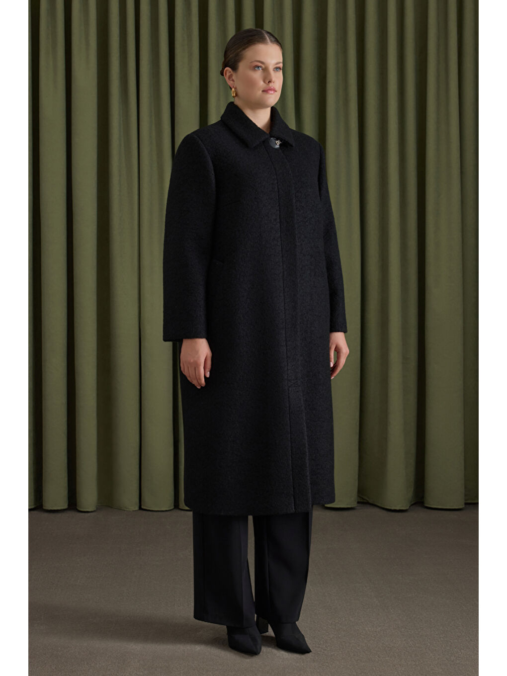 Siyah Seyyar Şal Detaylı Yün Kaban-2