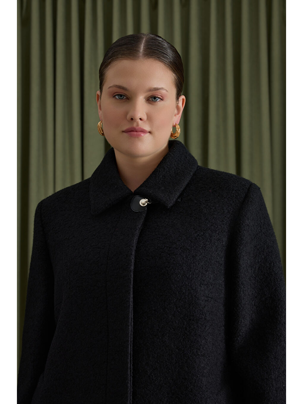 Siyah Seyyar Şal Detaylı Yün Kaban-3