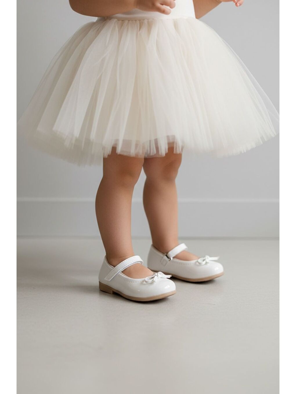 Beyaz KIZ ÇOCUK CIRTLI BABET