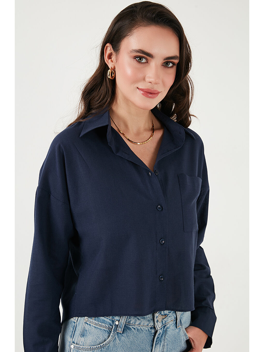 Lacivert Pamuk Ve Keten Karışımlı Regular Fit Önü Kısa Arkası Uzun Kadın Gömlek 6772867-5