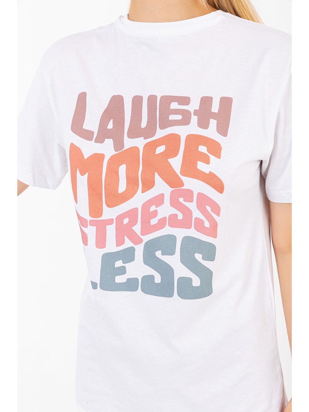 Bisiklet Yaka Laugh More Baskılı Beyaz Oversize Kadın Unisex Tişört-2