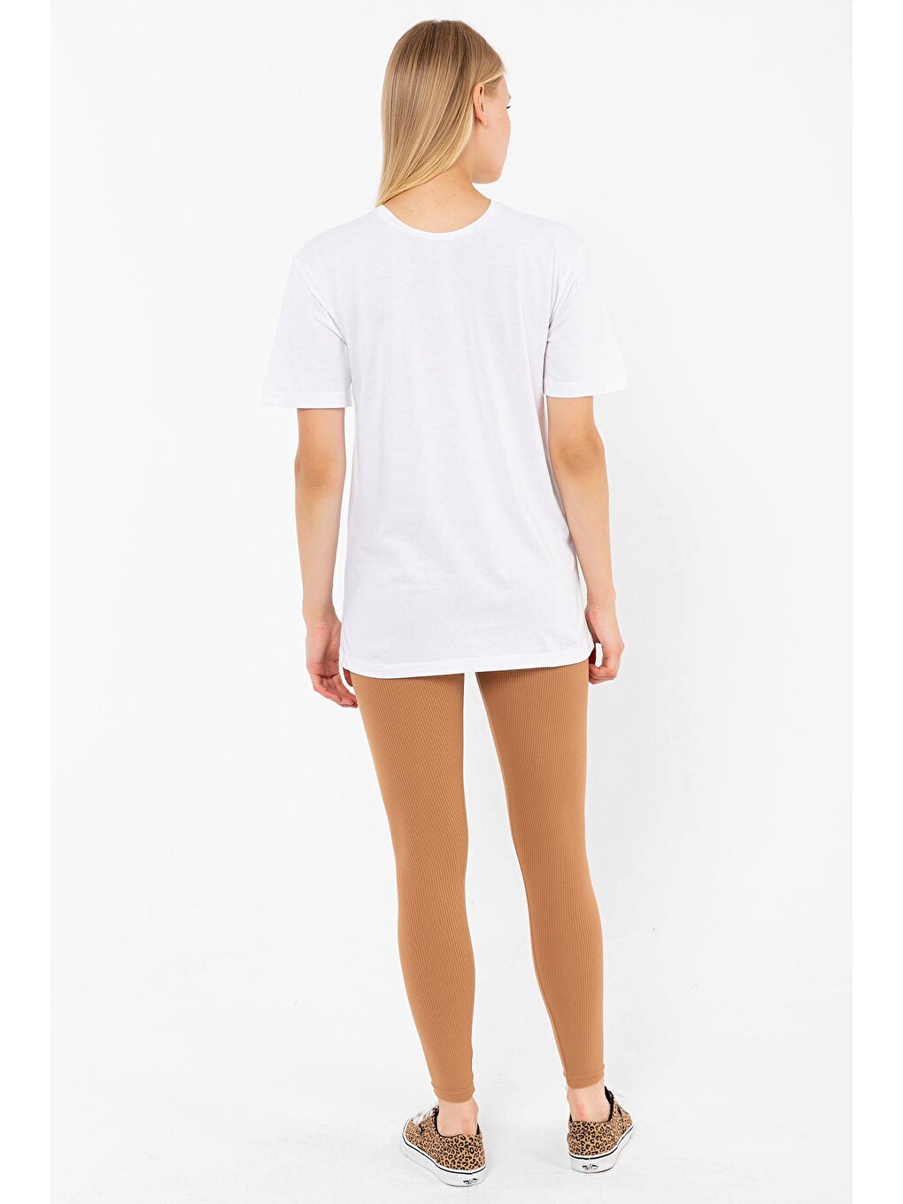 Bisiklet Yaka Laugh More Baskılı Beyaz Oversize Kadın Unisex Tişört-3