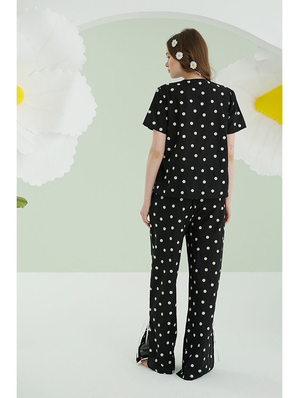 Siyah Papatya Desenli Önden Bağlamalı Pijama Takımı-2