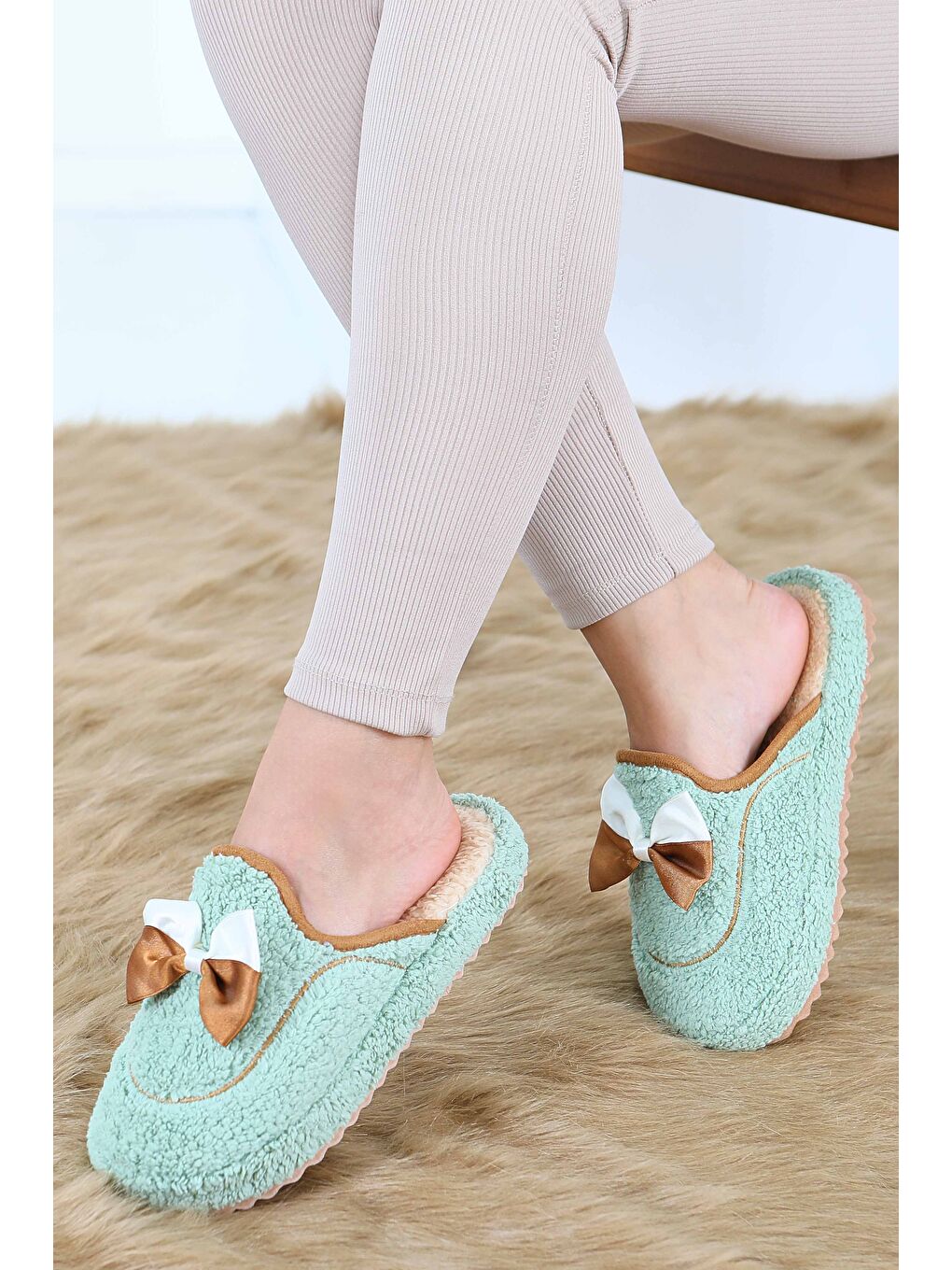 Yeşil Kadın Mint Fiyonklu Pelüş Ev Terliği - 27772-MINT-1