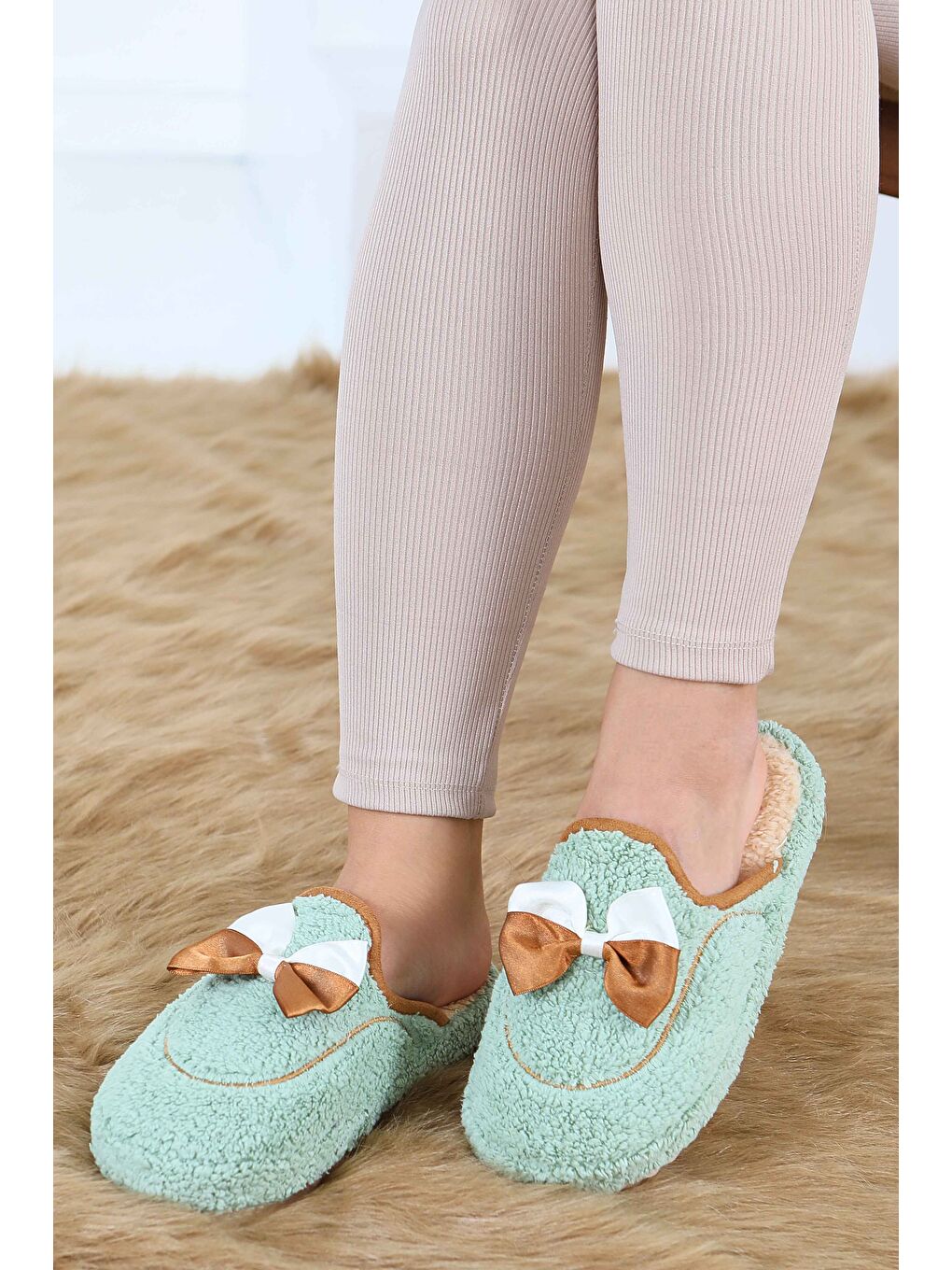 Yeşil Kadın Mint Fiyonklu Pelüş Ev Terliği - 27772-MINT-3