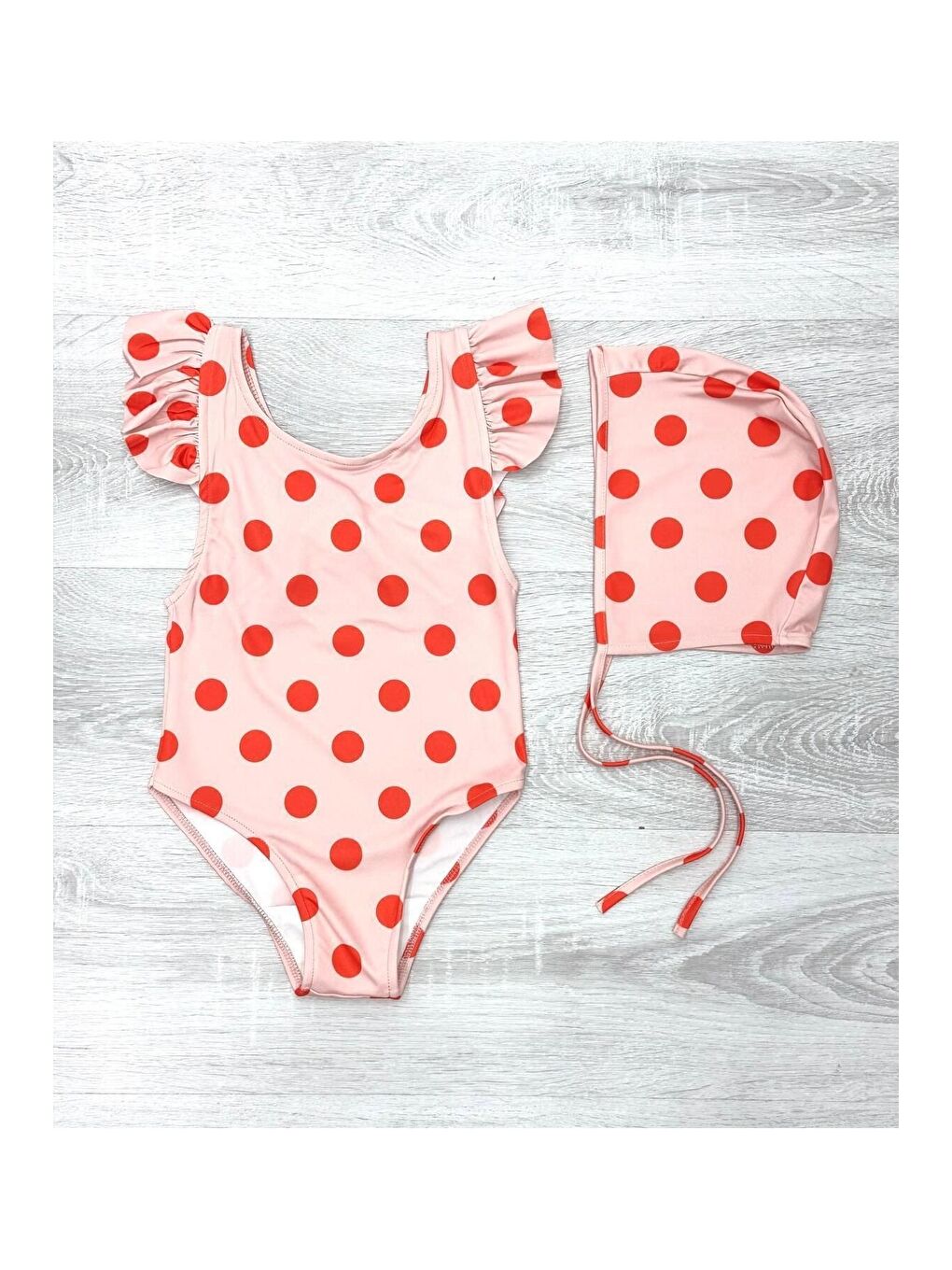 Kırmızı Sırttan Çapraz Fırfır Detaylı Boneli Kız Çocuk Mayo