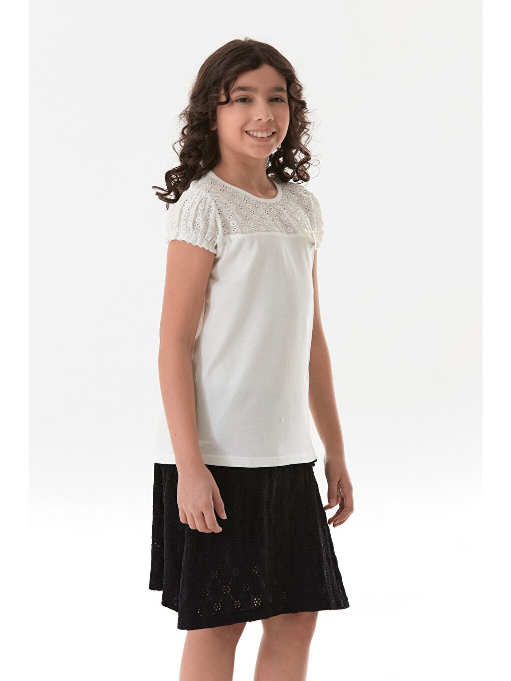 Ekru Nakışlı F Harf Armalı Kız Çocuk Bluz-1