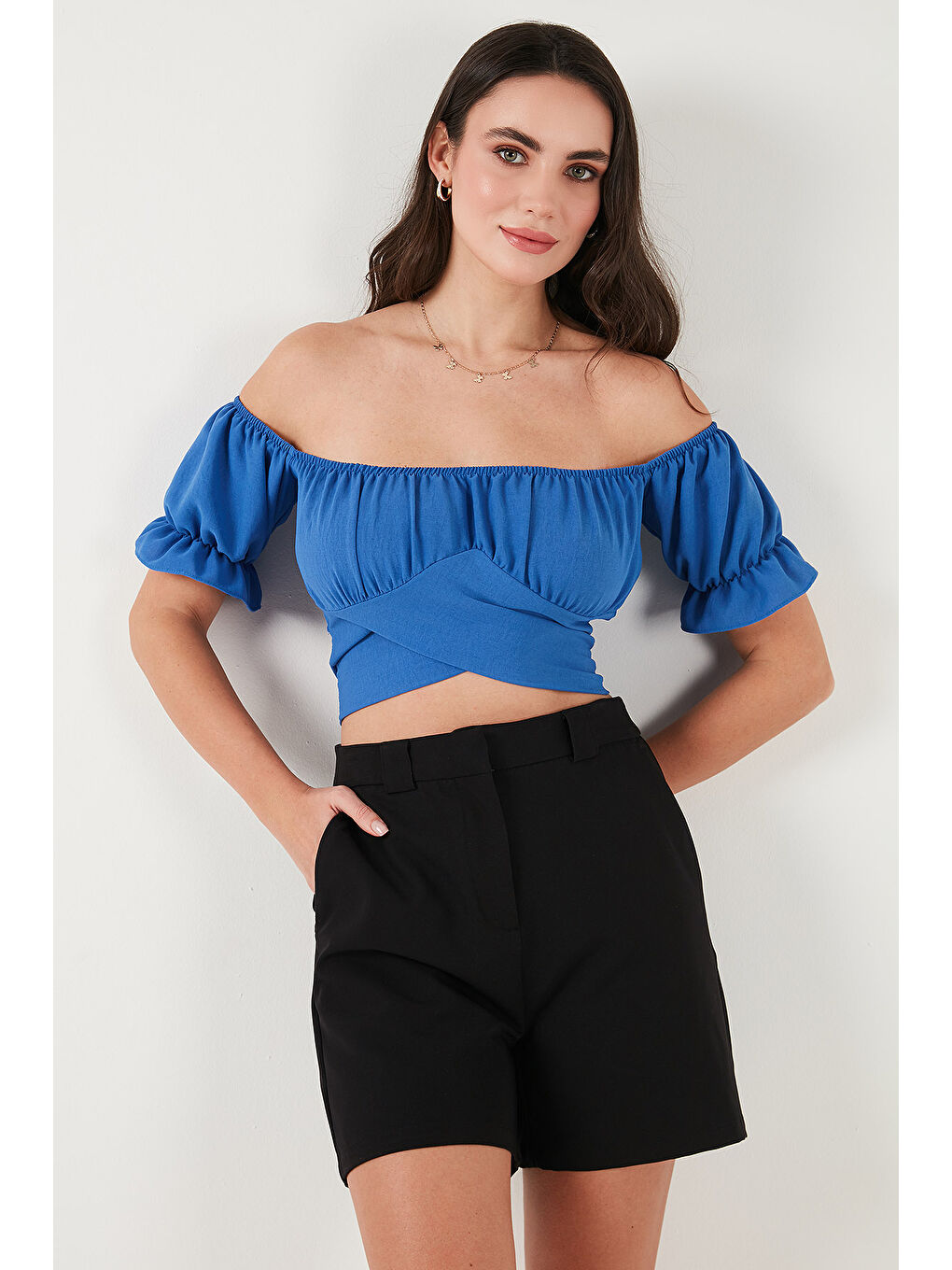 Mavi Regular Fit Madonna Yaka Bağlama Detaylı Crop Bluz 6527017-4